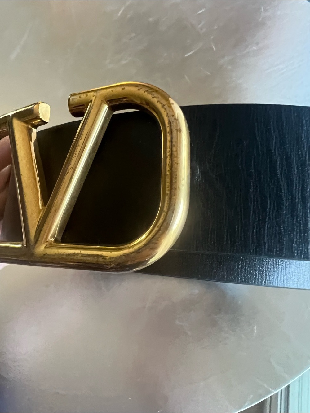 Valentino Garavani Black Leather Belt with Gold V Buckle - Picture 3 of 10